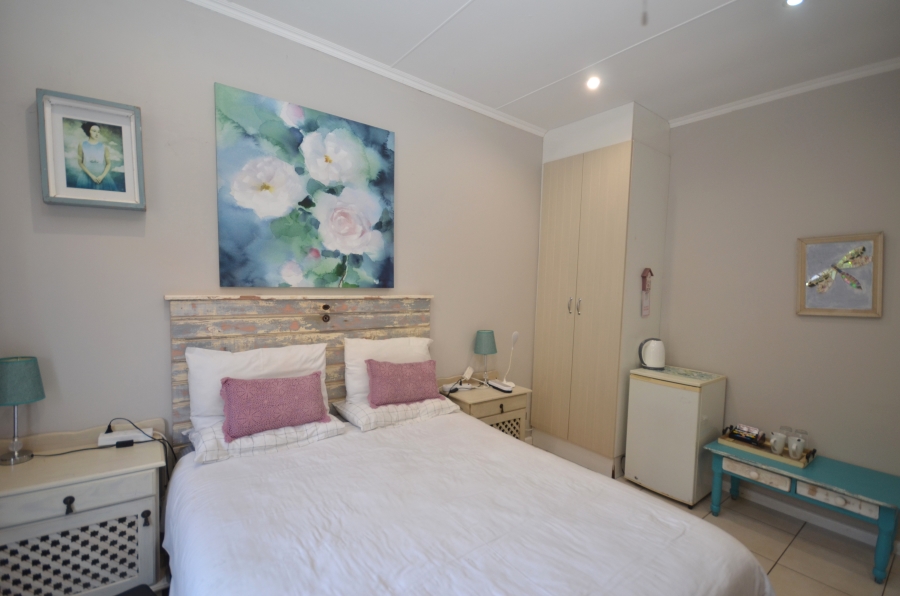 To Let 5 Bedroom Property for Rent in Kidds Beach Eastern Cape